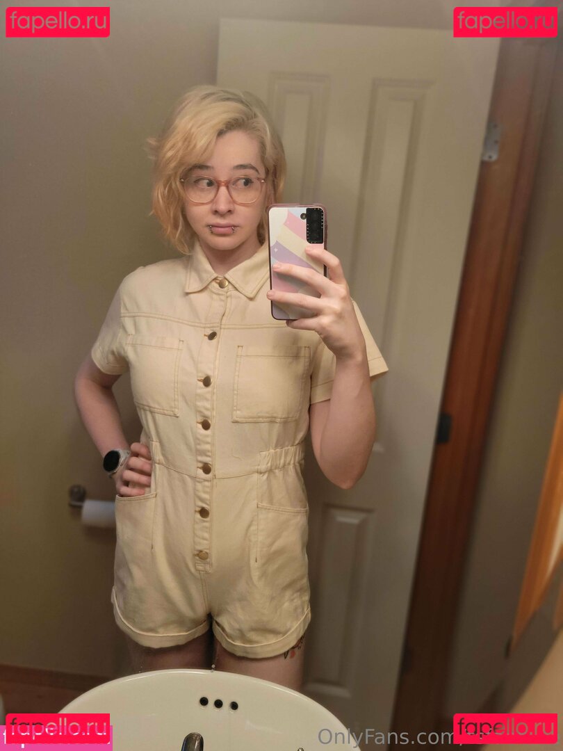 Tsfaebiee / funsizeherself Onlyfans Photo Gallery 