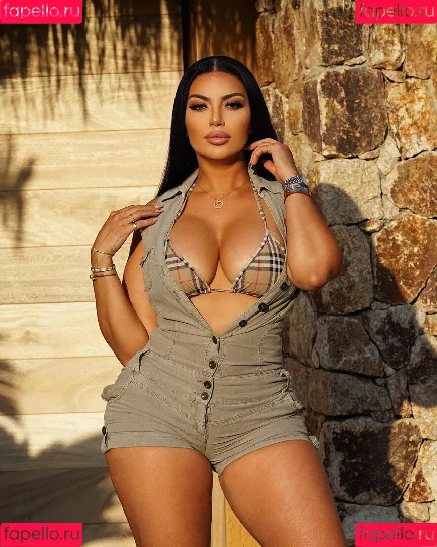 lareinasworld Onlyfans Photo Gallery 