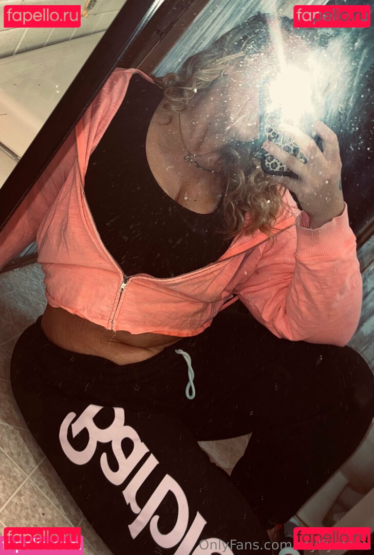 mylfymomi Onlyfans Photo Gallery 