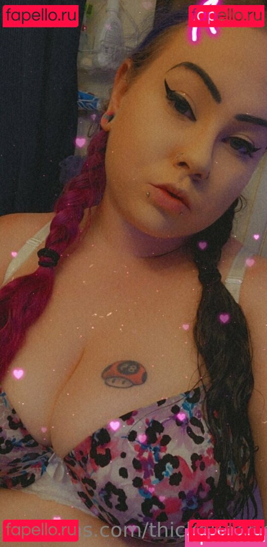 thickqueenrose420 / throatqueen420 Onlyfans Photo Gallery 