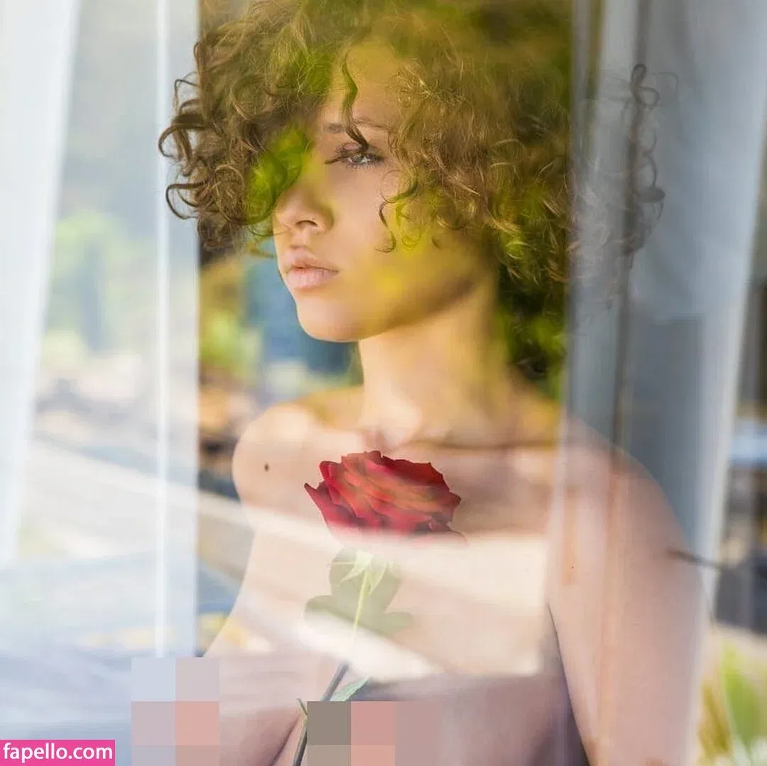 Red Sparrow Onlyfans Photo Gallery 