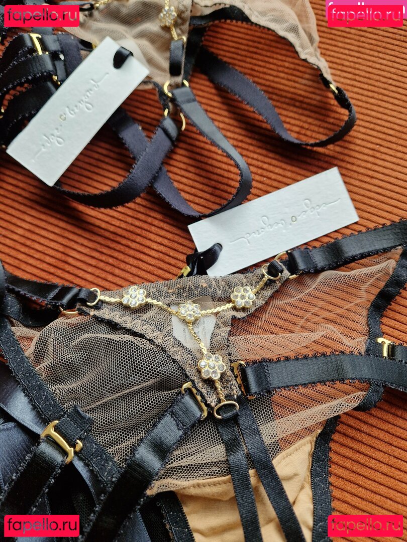 favlibrarian / laurentheonly Onlyfans Photo Gallery 