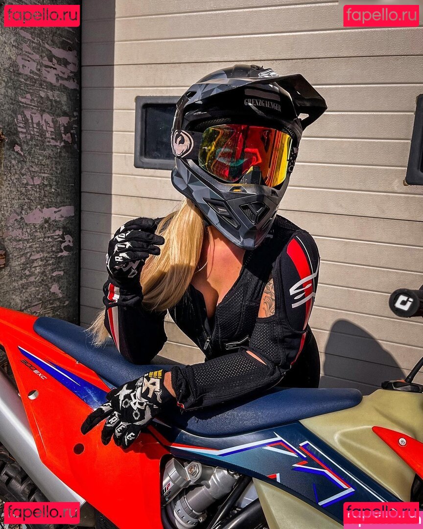 Mrs.querly / mrsquerly Onlyfans Photo Gallery 