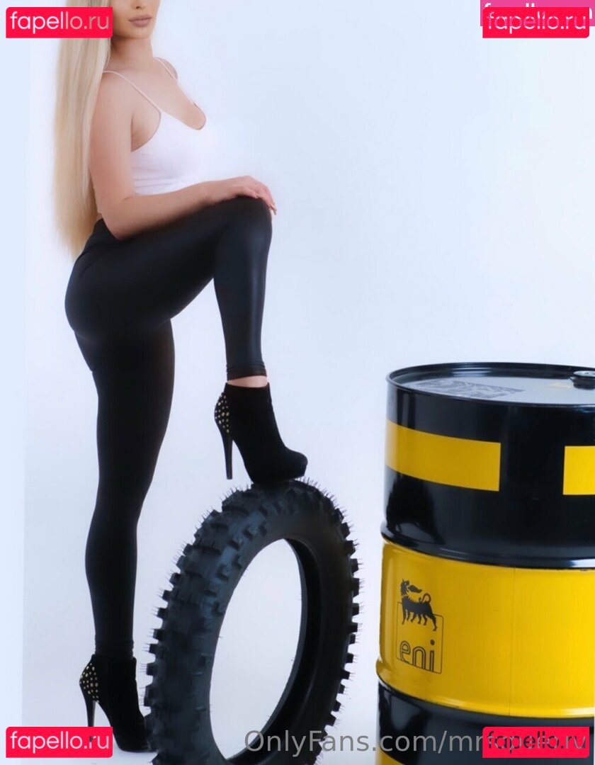 Mrs.querly / mrsquerly Onlyfans Photo Gallery 