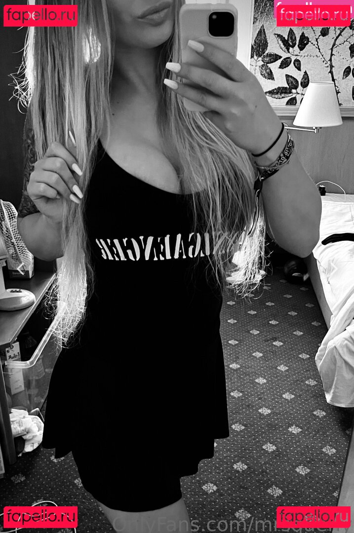 Mrs.querly / mrsquerly Onlyfans Photo Gallery 