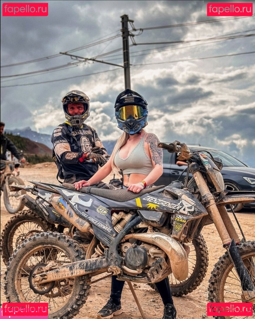 Mrs.querly / mrsquerly Onlyfans Photo Gallery 