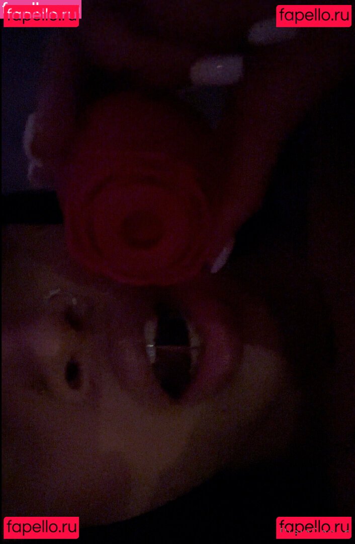 rielarenee Onlyfans Photo Gallery 