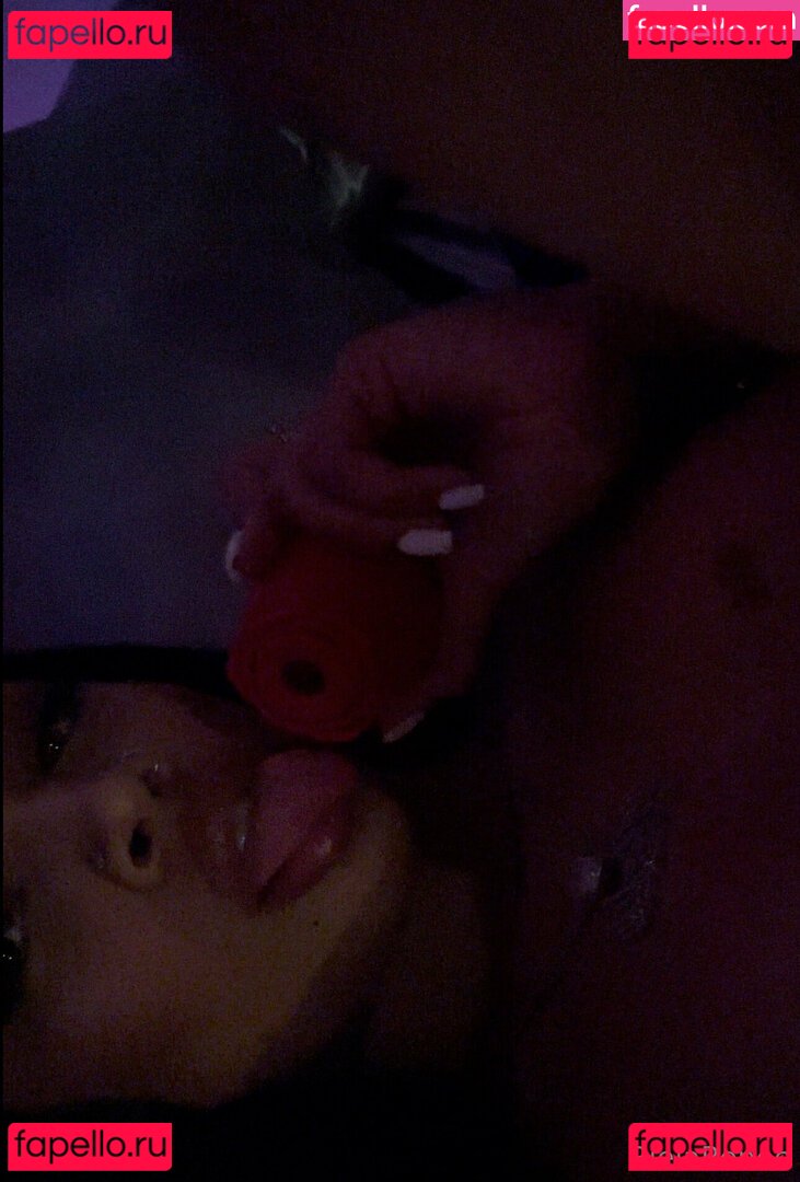 rielarenee Onlyfans Photo Gallery 