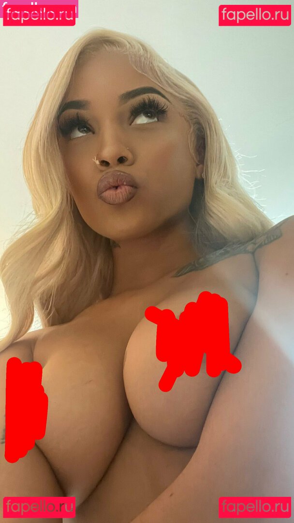 rielarenee Onlyfans Photo Gallery 
