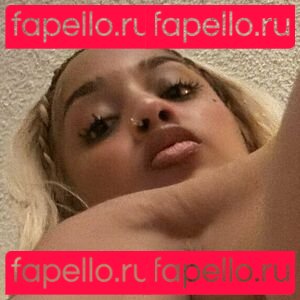 rielarenee Onlyfans Photo Gallery 