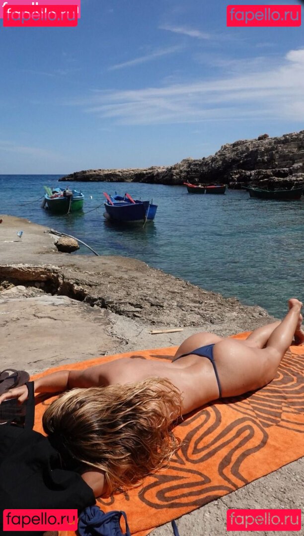 maya.zrv / monamarie Onlyfans Photo Gallery 