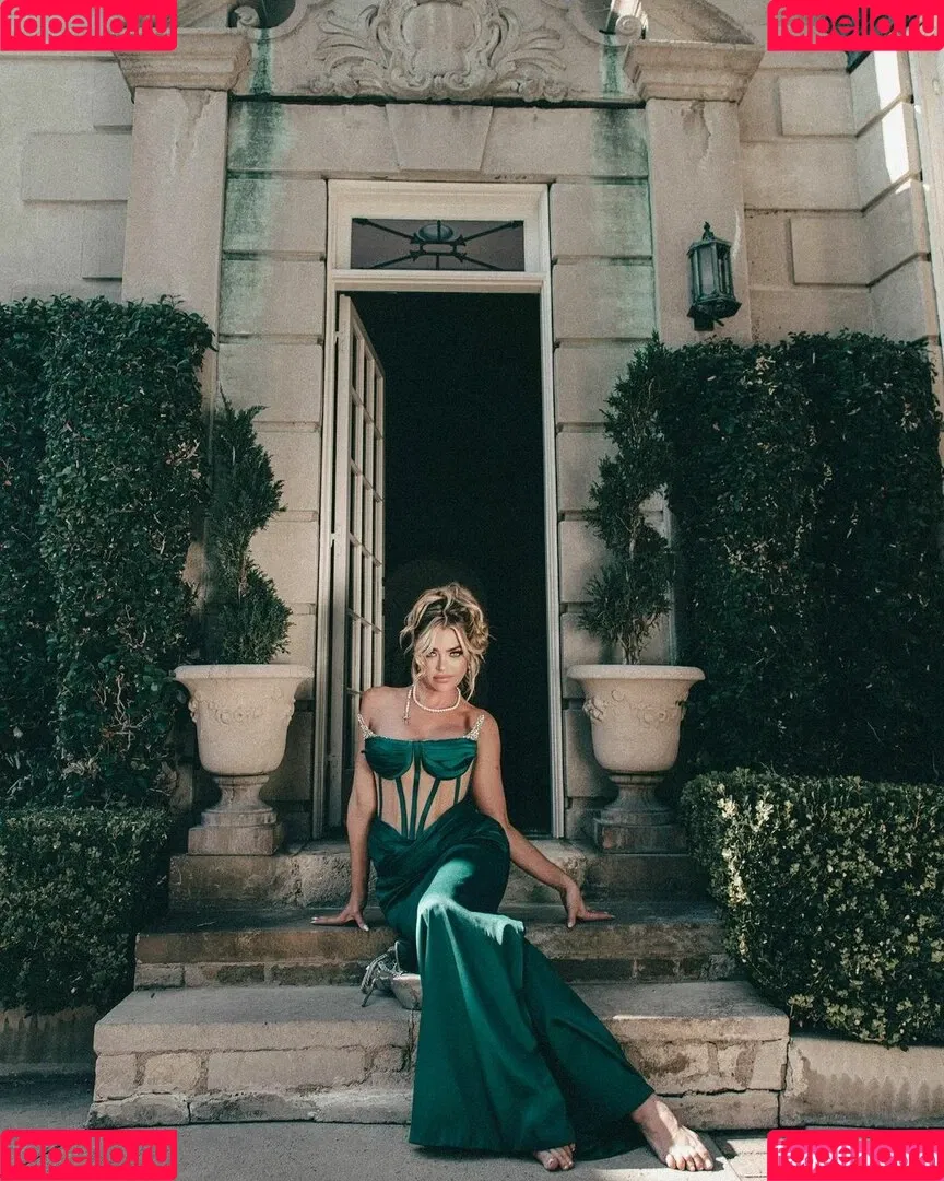 Denise Richards Onlyfans Photo Gallery 