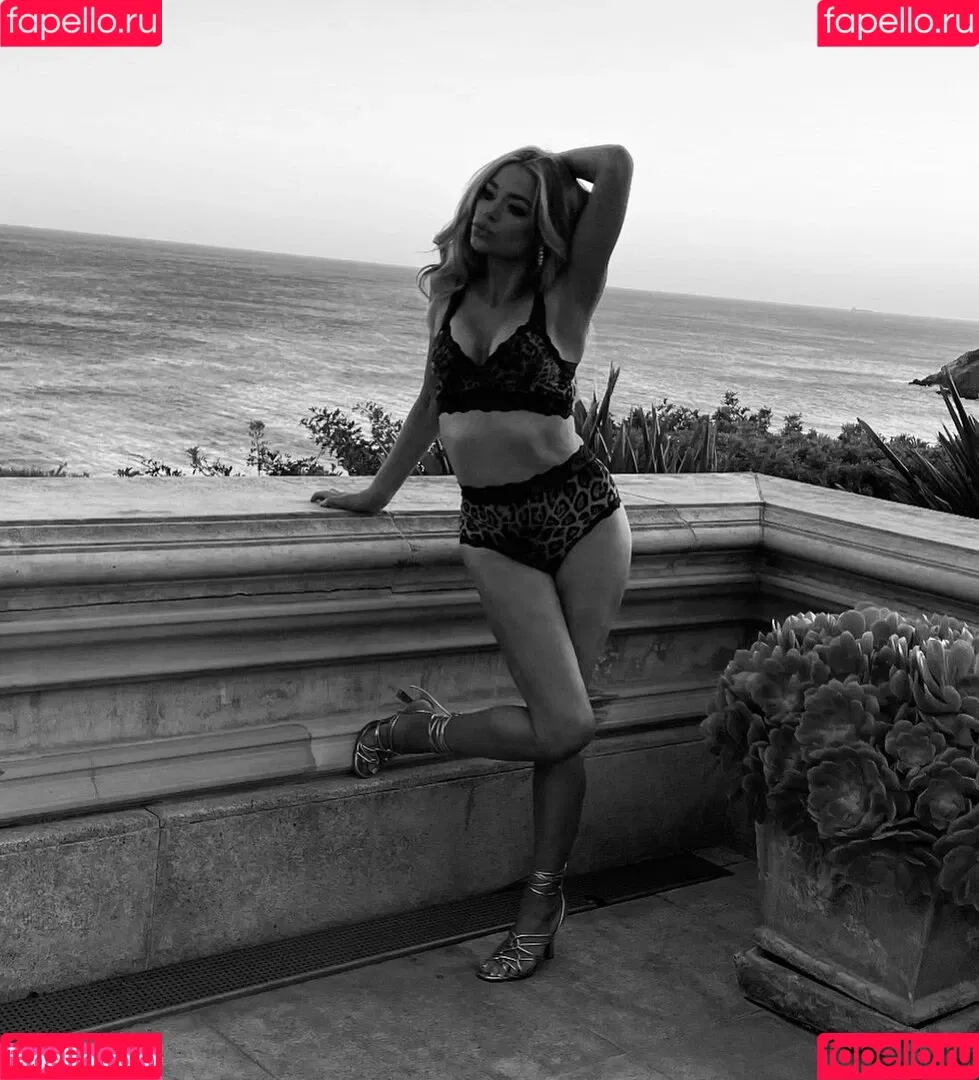 Denise Richards Onlyfans Photo Gallery 