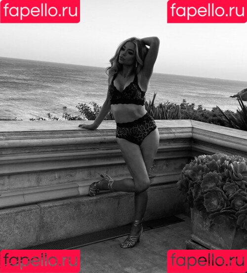 Denise Richards Onlyfans Photo Gallery 