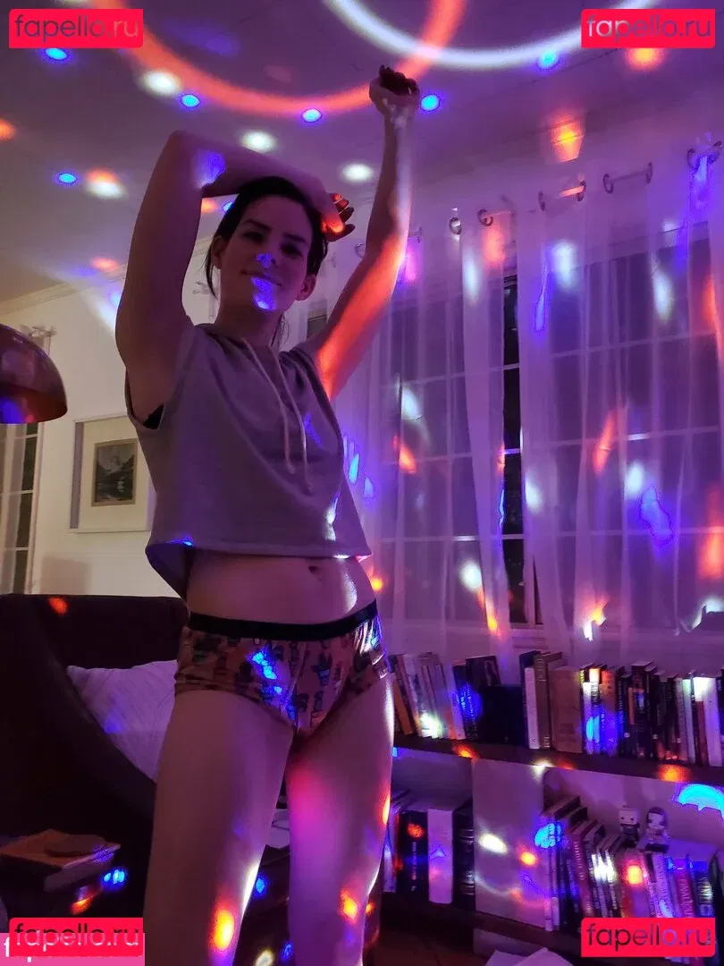 鱼子酱Fish Onlyfans Photo Gallery 