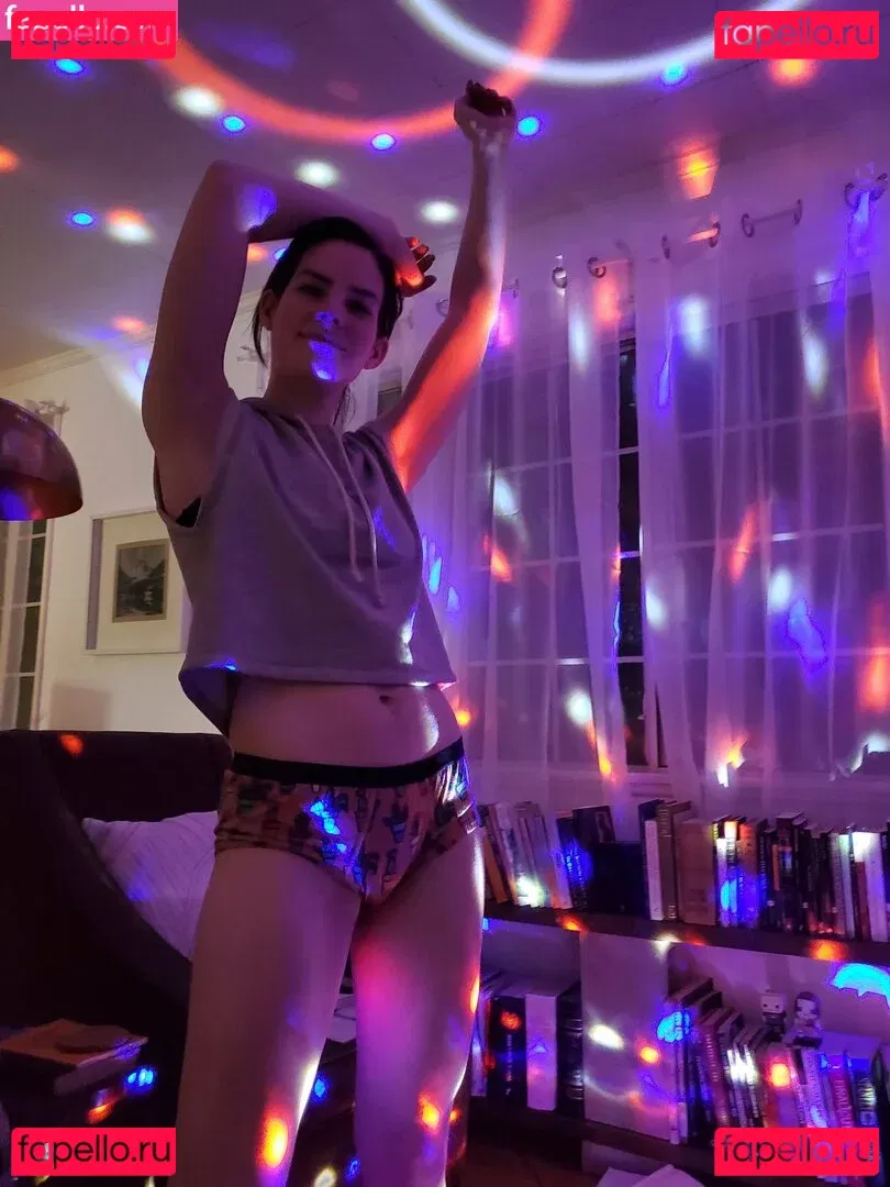 鱼子酱Fish Onlyfans Photo Gallery 