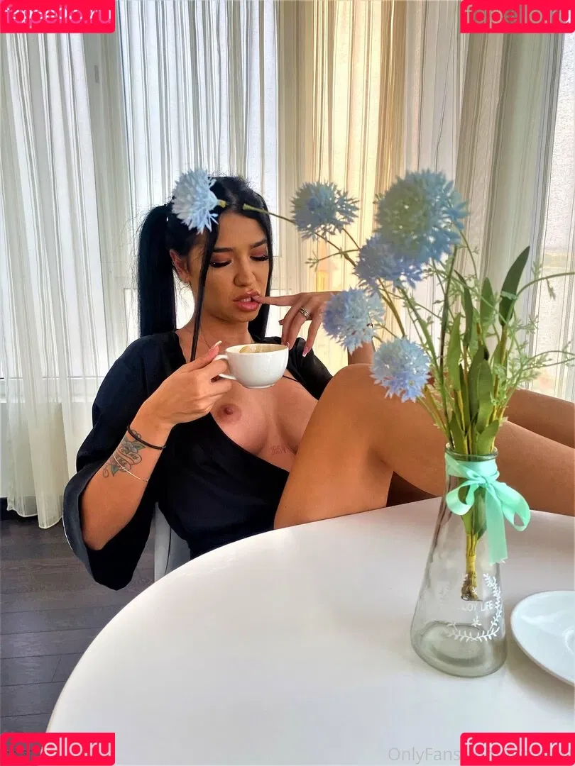 almablack Onlyfans Photo Gallery 