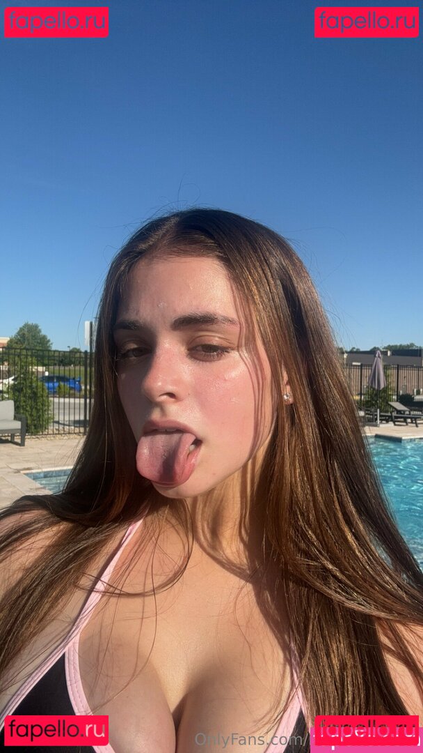 madalynjoyrose / madalynjoyrosee Onlyfans Photo Gallery 