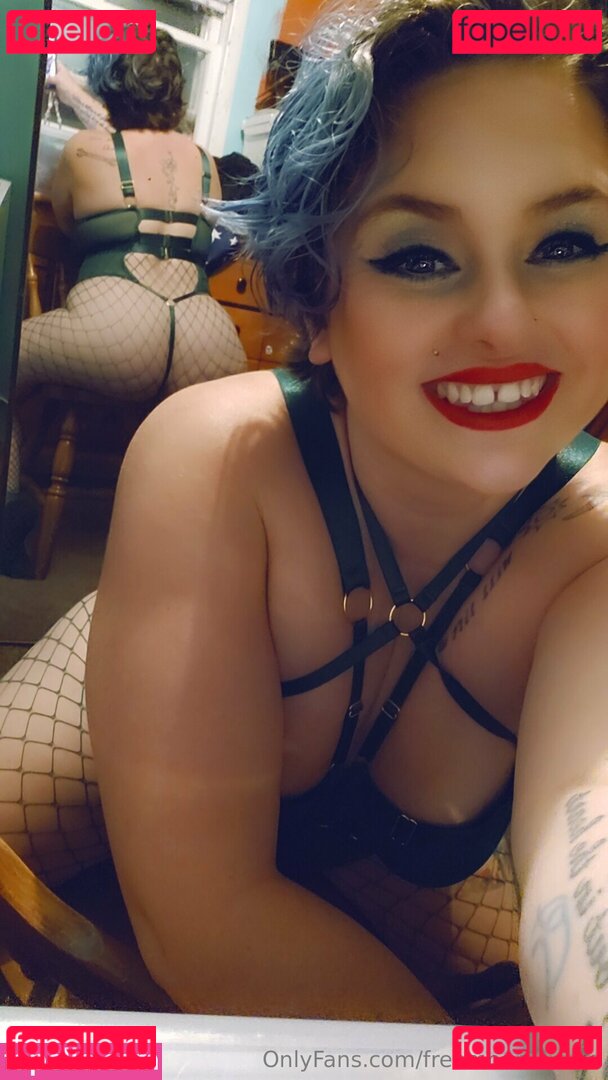 freemoonvixxen / vanessavixxenn Onlyfans Photo Gallery 