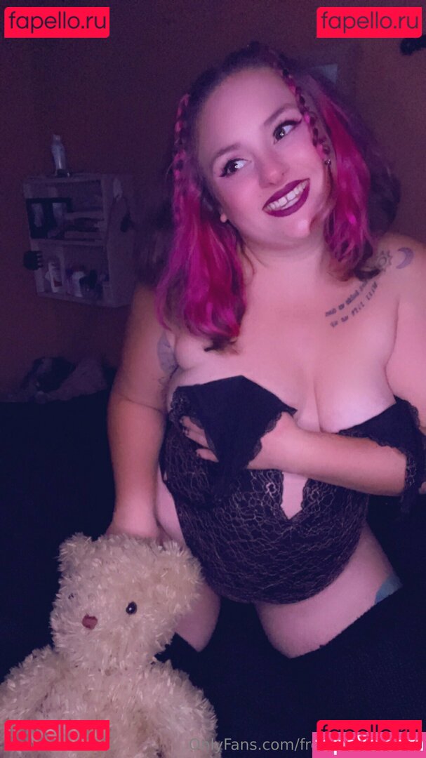 freemoonvixxen / vanessavixxenn Onlyfans Photo Gallery 