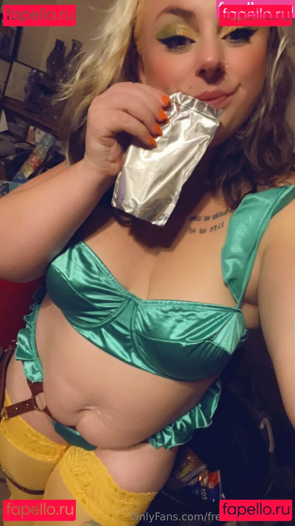 freemoonvixxen / vanessavixxenn Onlyfans Photo Gallery 