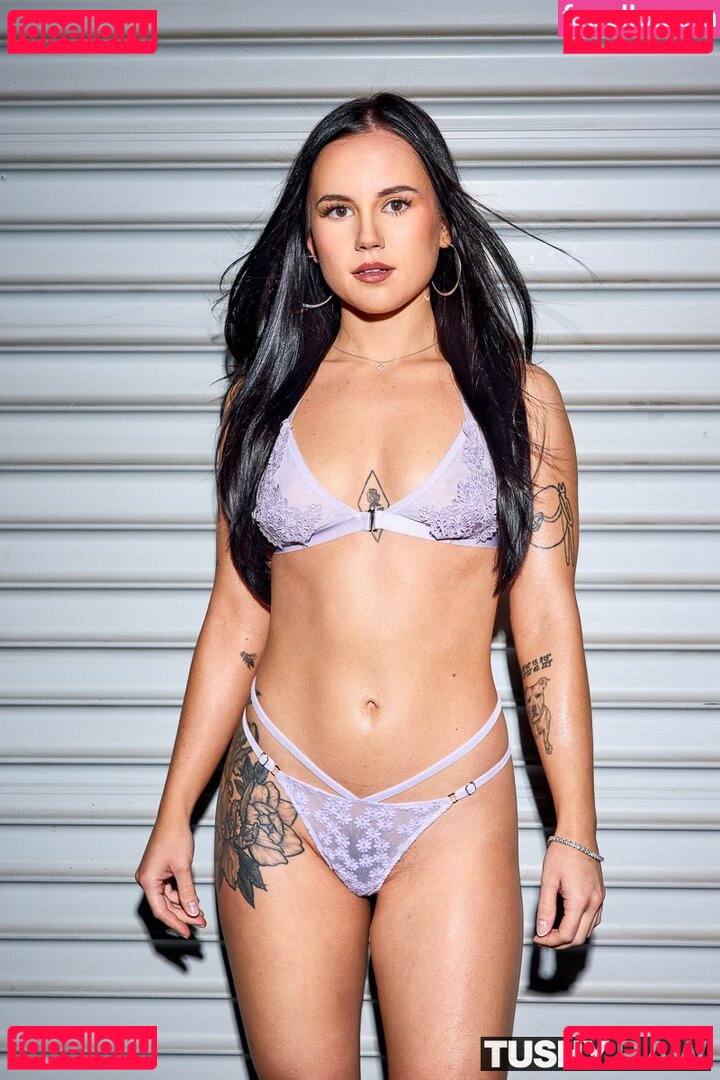 irisxjase / xirisx / xirisx._ / xitslinx Onlyfans Photo Gallery 