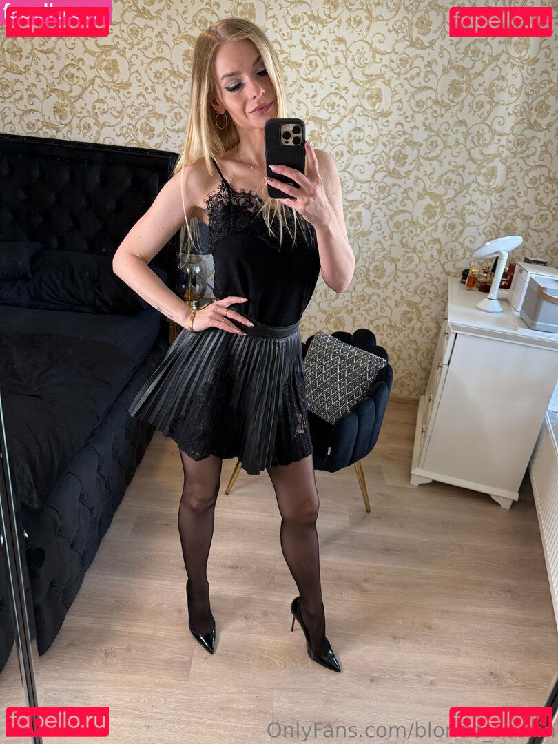 blonde_admin Onlyfans Photo Gallery 
