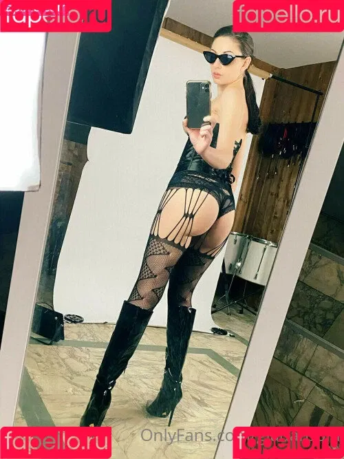Giada Robin Onlyfans Photo Gallery 