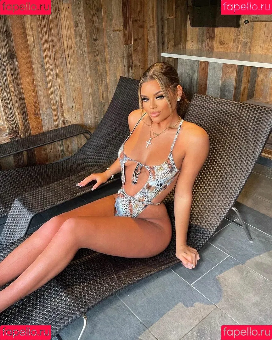 Brooke Taylor Lewis Onlyfans Photo Gallery 