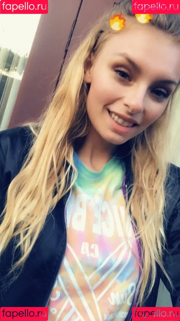 carlyraeofficial Onlyfans Photo Gallery 