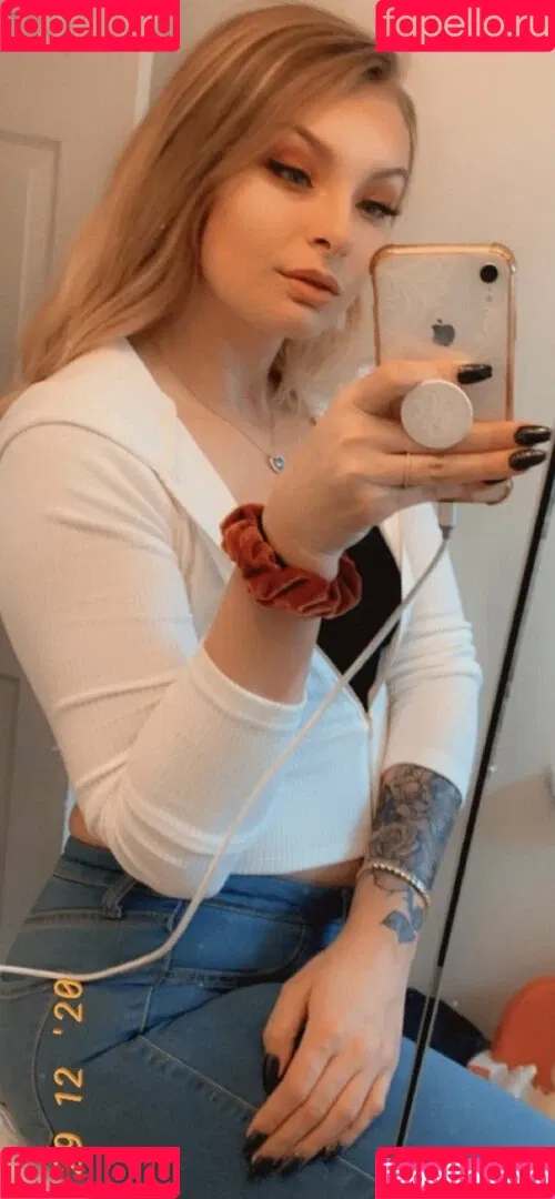 carlyraeofficial Onlyfans Photo Gallery 