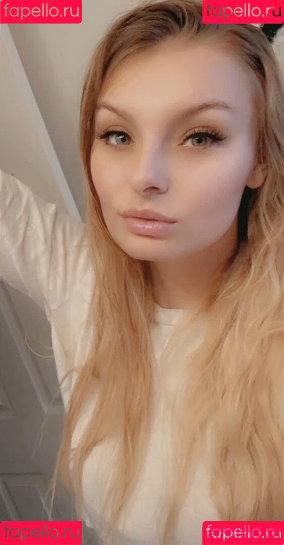 carlyraeofficial Onlyfans Photo Gallery 