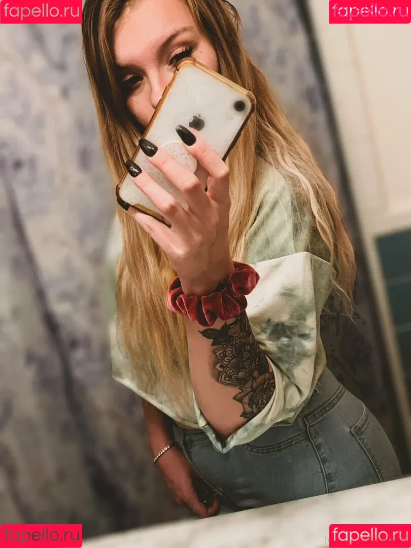 carlyraeofficial Onlyfans Photo Gallery 