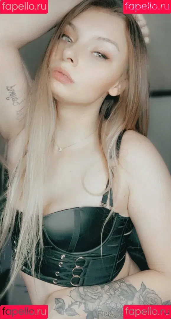 carlyraeofficial Onlyfans Photo Gallery 