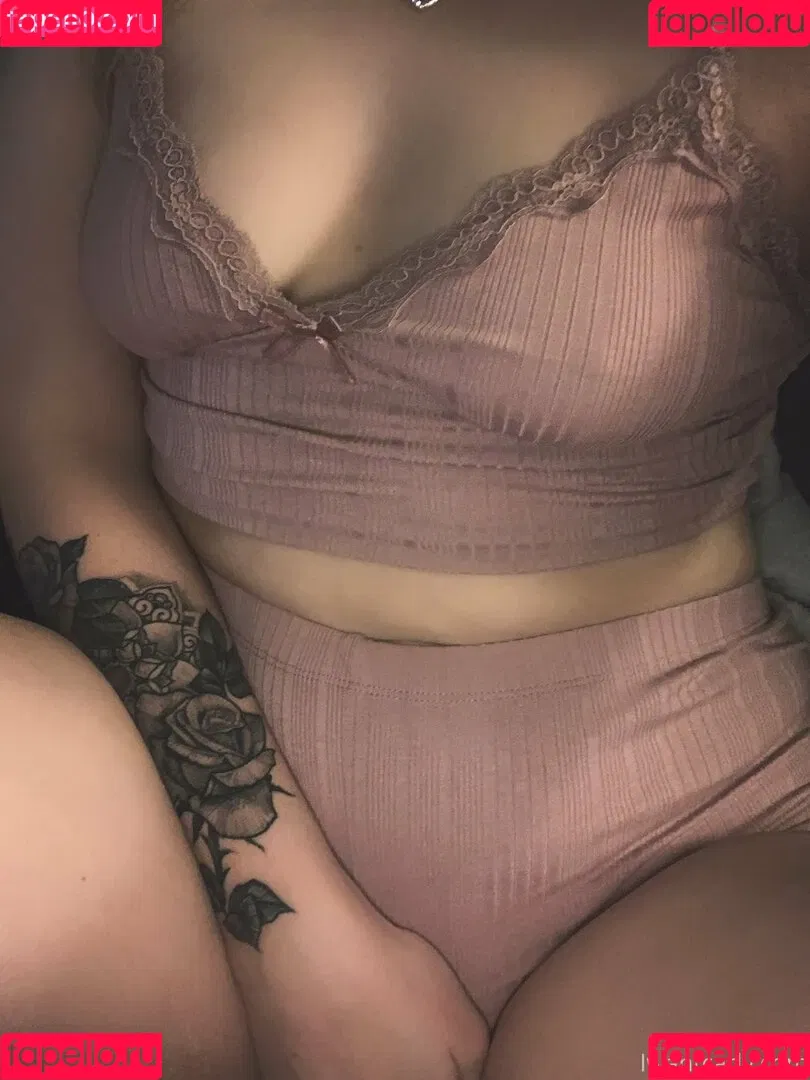 carlyraeofficial Onlyfans Photo Gallery 