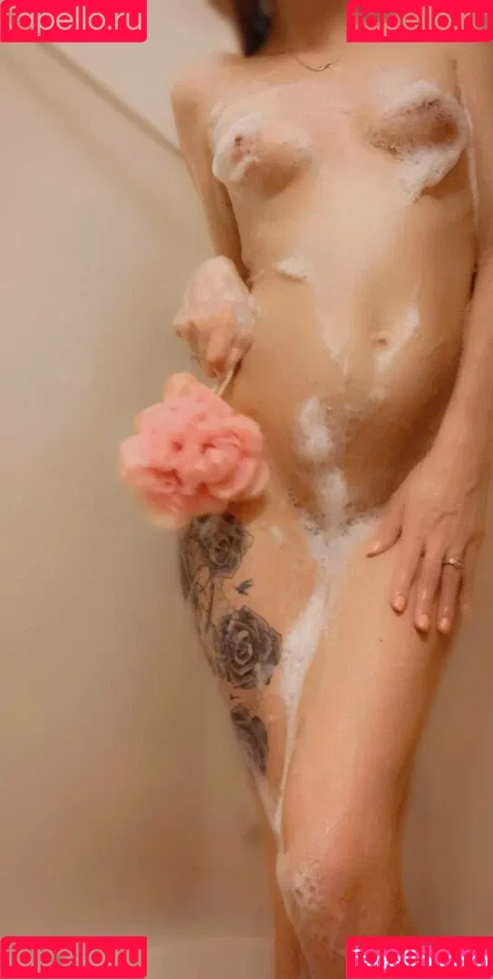 carlyraeofficial Onlyfans Photo Gallery 