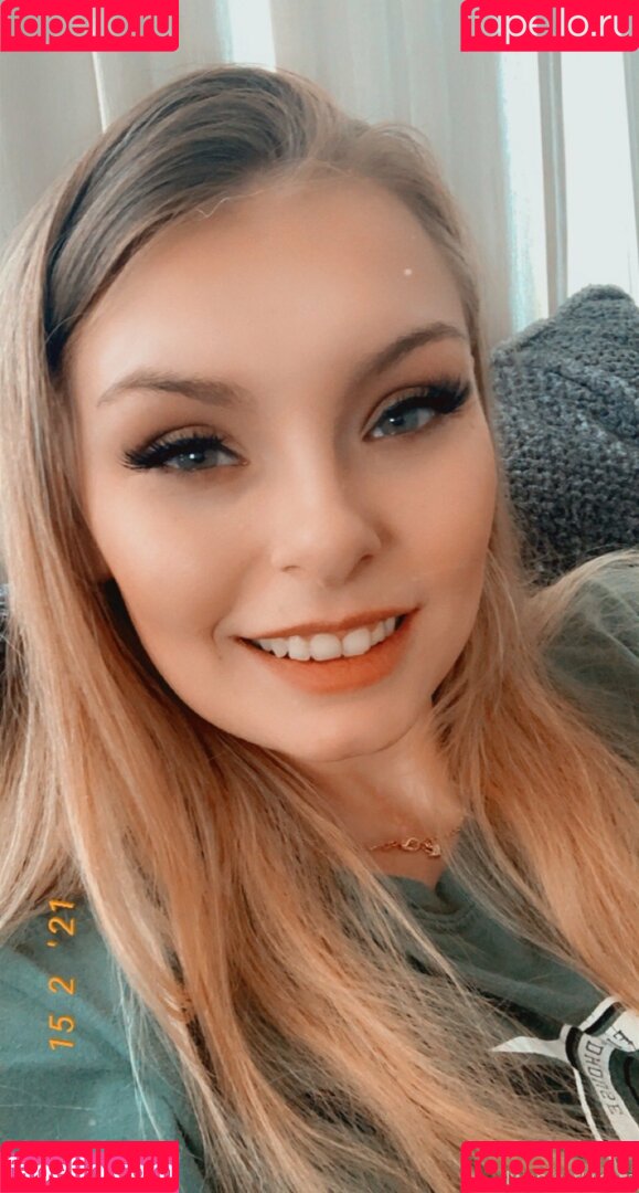 carlyraeofficial Onlyfans Photo Gallery 