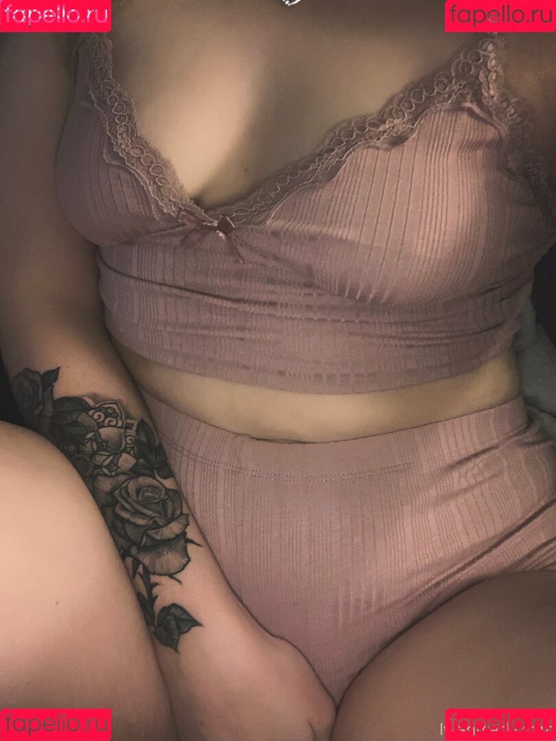 carlyraeofficial Onlyfans Photo Gallery 