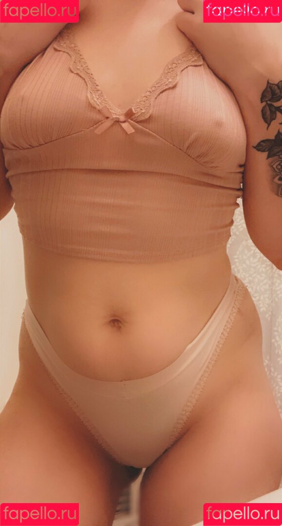 carlyraeofficial Onlyfans Photo Gallery 