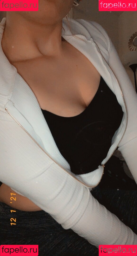 carlyraeofficial Onlyfans Photo Gallery 