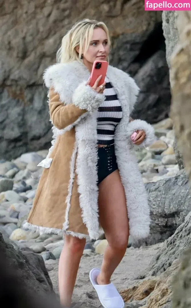 Hayden Panettiere Onlyfans Photo Gallery 