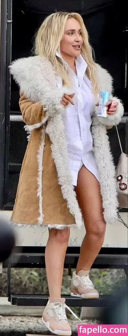 Hayden Panettiere Onlyfans Photo Gallery 