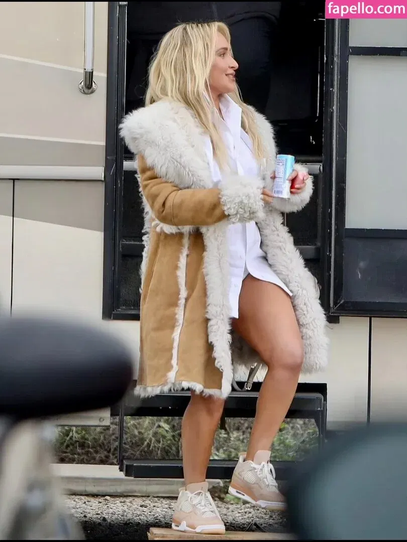 Hayden Panettiere Onlyfans Photo Gallery 