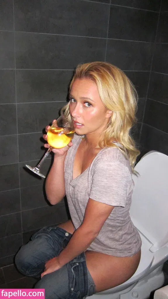 Hayden Panettiere Onlyfans Photo Gallery 
