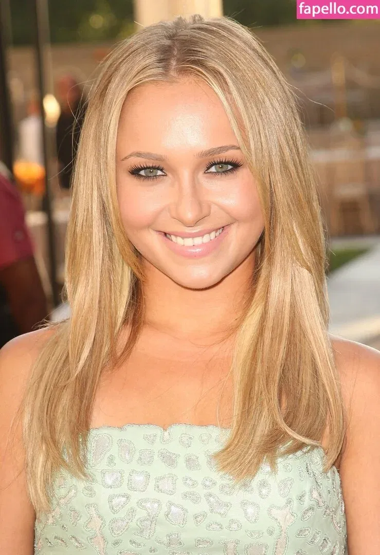 Hayden Panettiere Onlyfans Photo Gallery 