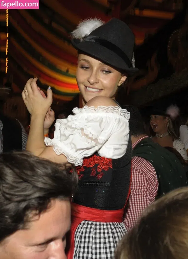 Hayden Panettiere Onlyfans Photo Gallery 