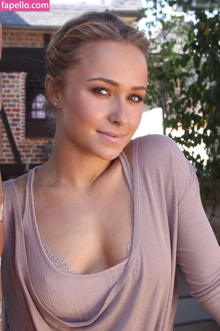 Hayden Panettiere Onlyfans Photo Gallery 