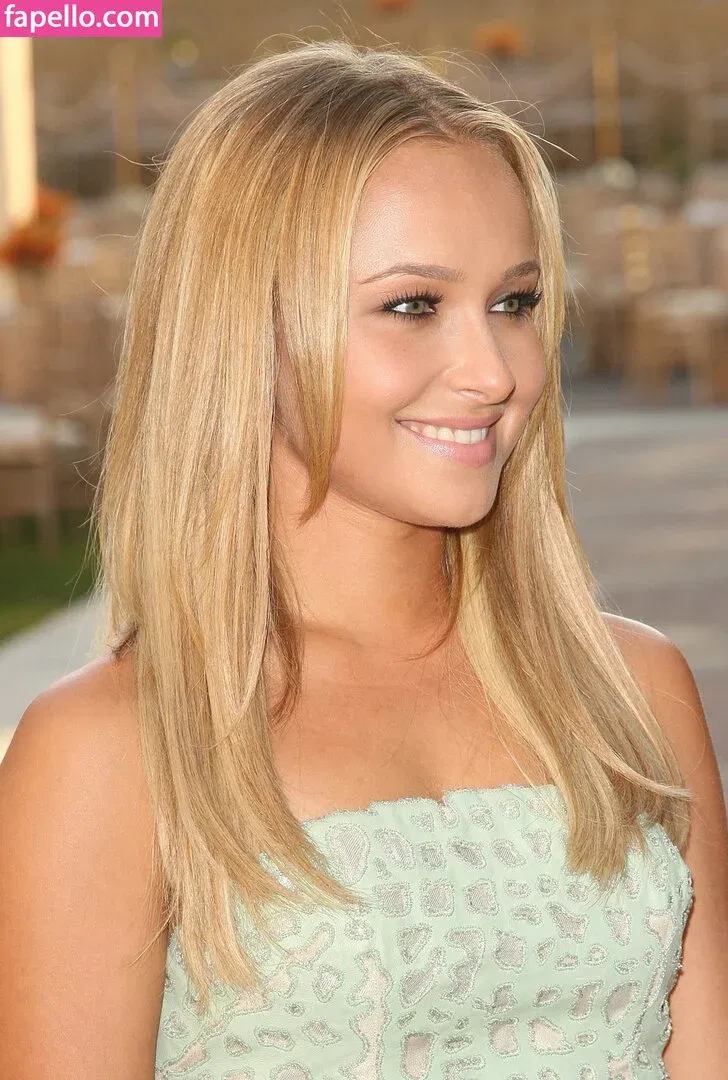 Hayden Panettiere Onlyfans Photo Gallery 