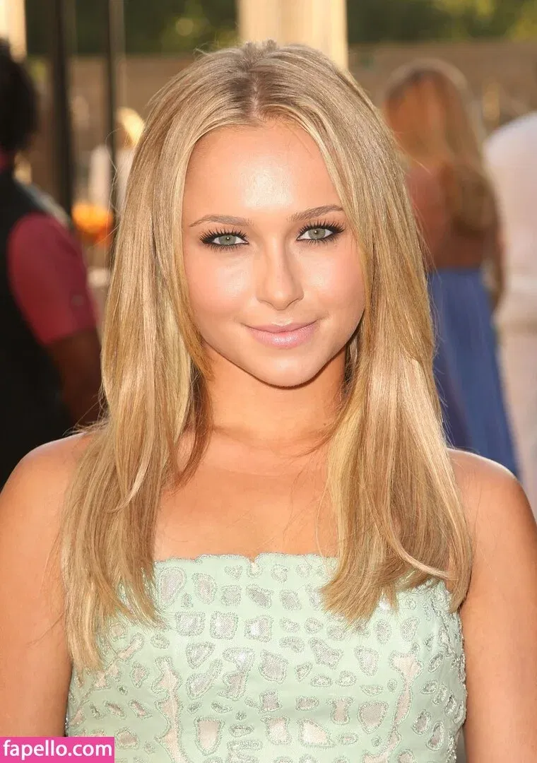 Hayden Panettiere Onlyfans Photo Gallery 