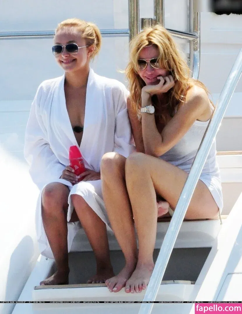 Hayden Panettiere Onlyfans Photo Gallery 